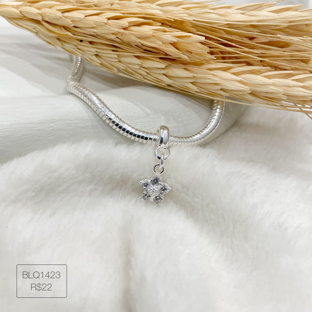 Berloque Flor Mini Cravejado Cristal Prateado